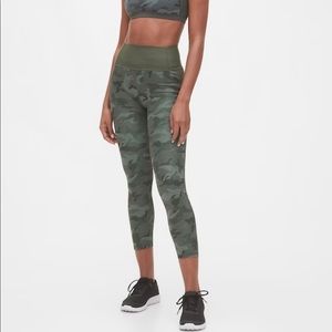 GapFit High Rise Pocket Leggings with Sculpt Revolution